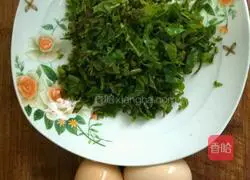 Illustration of how to make fried Chinese toon and braised eggs 2