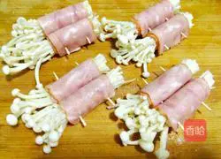Bacon Enoki Mushrooms Illustration of how to make a roll 10