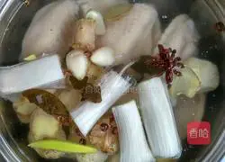 Braised chestnut chicken wings Practice illustration 2