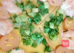 Chinese style simple shrimp and egg pizza recipe illustration 6