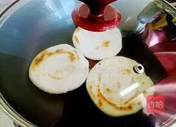 Illustration of how to make mutton steamed buns 13