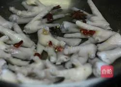 Illustration of how to make delicious marinated chicken feet with wine 4