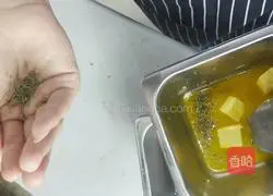 Illustration of how to prepare soup dishes with bread crumbs 4