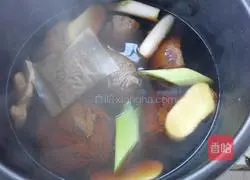 Illustration of how to make soy donkey meat 7