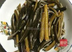 Illustration of how to make fried eel with wild rice noodles 3