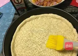 Illustration of how to make bacon, corn and onion pizza 12
