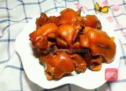 Illustration of braised pig trotters in red wine 7