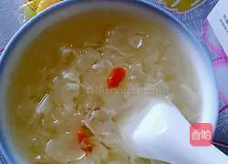 Illustration of how to make wolfberry and white fungus syrup 5