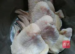 Illustration of how to make braised chicken wings 1