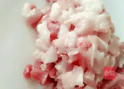 Illustration of how to make diced pork in sauce 2