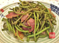 Illustration of how to make fried bacon with wild Artemisia arborescens 9