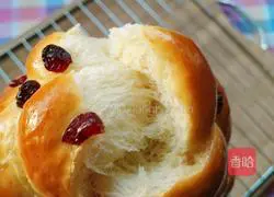 Illustration of how to make braided bread 18