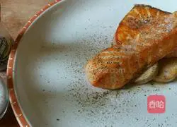 Illustration of how to make dry-fried salmon 7