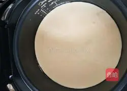 Illustration of the steps for making cake embryos in a rice cooker 16