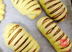 Whole wheat bean paste bread rolls recipe 14