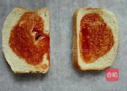 Illustration of how to make toast pizza for one person 3