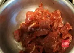 Illustration of how to make double beef cheese pizza 1