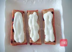 Illustration of how to make three-flavor whole wheat bread and yogurt sticks 2