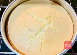 Illustration of how to make sea salt milk-covered cake 1