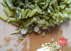 Illustration of how to cook large intestine with pickled cabbage 2