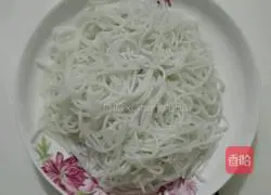 Illustration of how to make Dian-style cold rice noodles 3