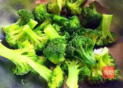 Illustration of how to make spicy fish with Chixiang sauce 11