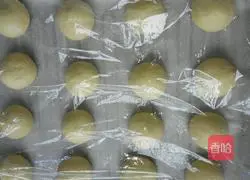 Illustration of how to make raisin buns 10