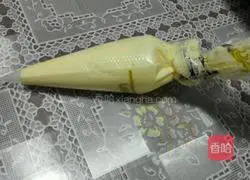 Illustration of how to make coffee cake rolls 8