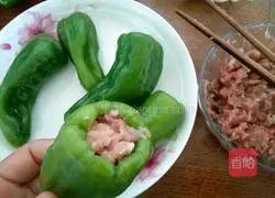  Illustration of how to make fried and stuffed green peppers 6