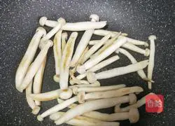 Illustration of how to make pan steamed bun pizza 3