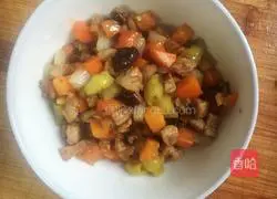 Illustration of how to make pickled pepper and diced pork and steamed noodles 6