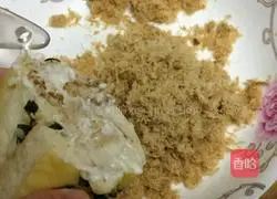 Illustration of how to make meat floss bread 16