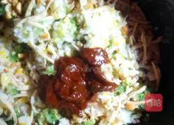 Illustration of how to make rice with lettuce 8