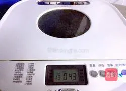 Illustration of how to make sausage bread 5