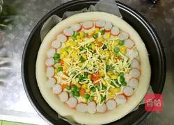 Illustration of how to make colorful pepper, ham and seasonal vegetable pizza 3