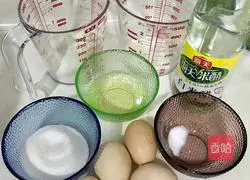 Eight-inch heart-shaped Illustration of how to make chiffon cake 1