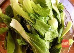 Illustration of how to make fried shrimps and rapeseed with colored peppers 4