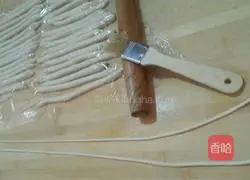 Illustration of how to make strips of tomatoes 9