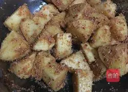 Illustration of how to make steamed pork with potato flour 2