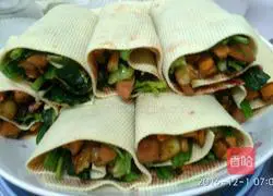 Illustration of how to make assorted tofu rolls 14