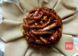 Illustration of how to make shredded pork with Jia Chang Jing sauce 14