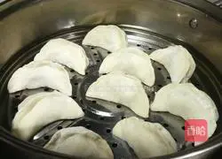 Illustration of how to make steamed mutton dumplings 15