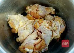 Illustration of how to make cola-braised chicken legs 3