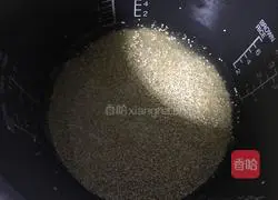 Illustration of how to make fried quinoa rice with tuna, corn and eggs 1