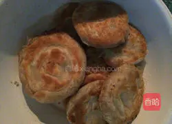 Crispy Beef and Carrot Pie Recipe Illustration 10