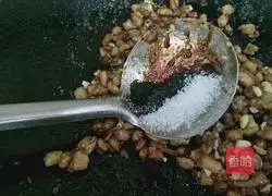 Illustration of how to cook diced meat in sauce 10