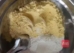 Illustration of how to make dough balls with Xi'an special snacks 1