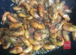 Illustration of how to make fried shrimps in oil 7