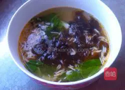 Illustration of how to make three fresh rice noodles 6