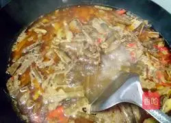 Illustration of how to cook duck with smoked bamboo shoots 12